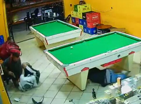 video:-pcc-manda-capanga-vestido-de-motoboy-matar-rival-em-bar-no-df