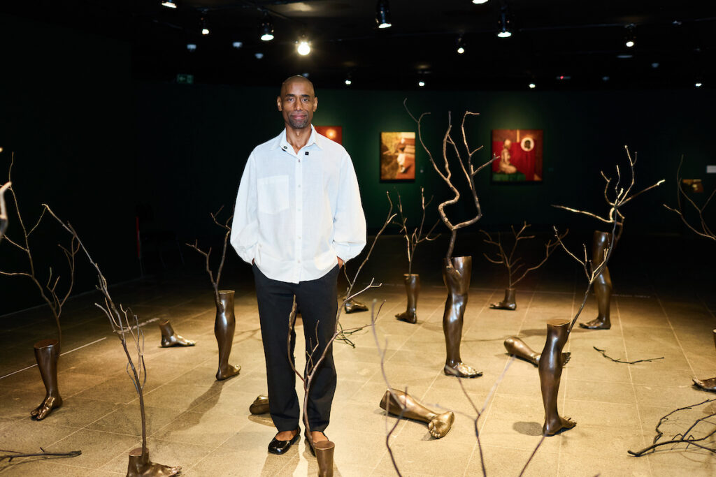 artista-antonio-oba-conduz-visita-guiada-por-sua-exposicao-no-ccbb