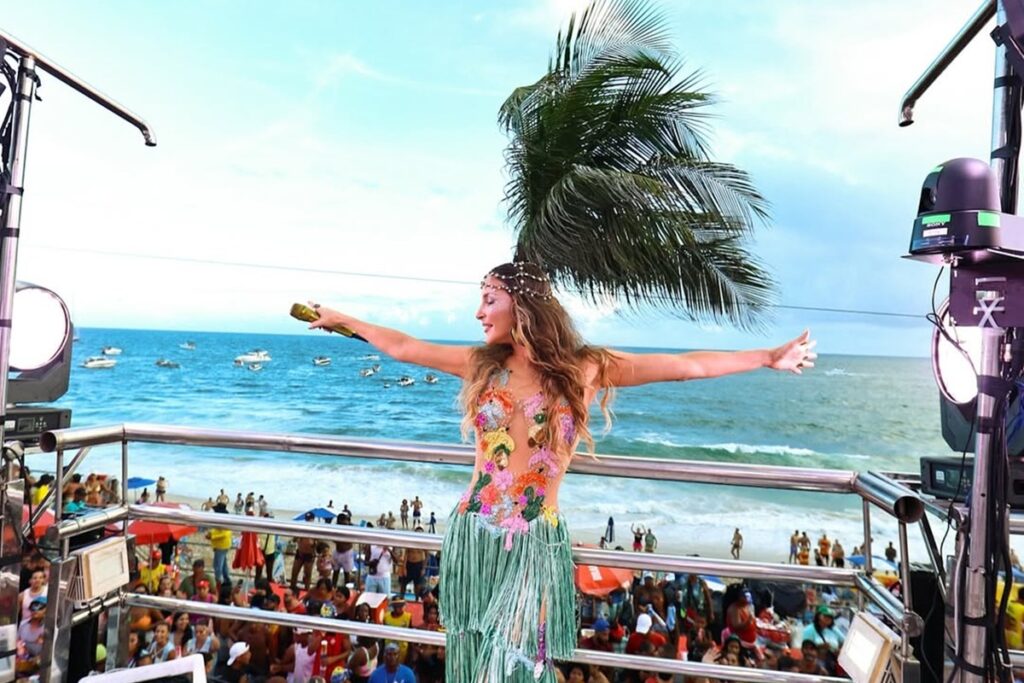 claudia-leitte-rebate-criticas-por-ser-evangelica-e-cantar-no-carnaval