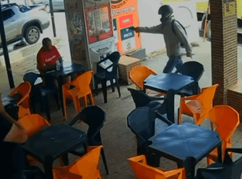 video-mostra-execucao-de-dono-de-bar-na-praca-do-bicalho-em-taguatinga