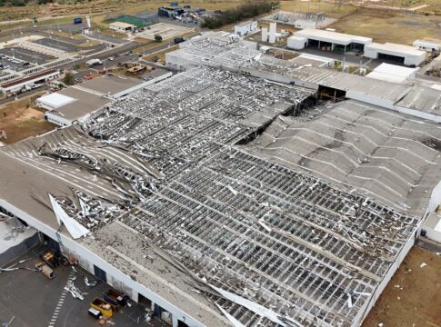 toyota-suspende-producao-no-pais-apos-chuva-destruir-fabrica-em-sp