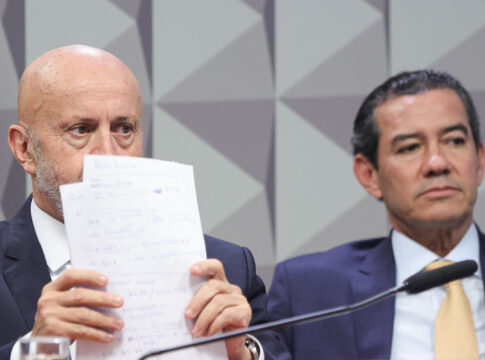 deputado-manda-advogado-do-careca-do-inss-calar-a-boca-na-cpmi.-video