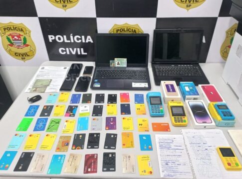 celular-no-ar-condicionado:-mulher-tenta-despistar-policia-em-operacao