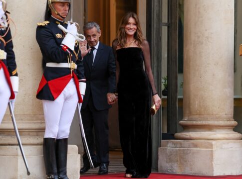 apos-condenacao-de-marido,-carla-bruni-faz-gesto-polemico