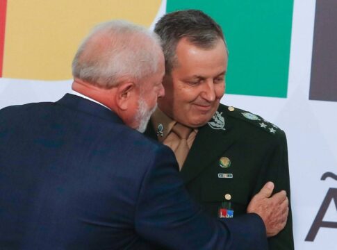 generais-reagem-a-risco-de-eua-tirar-visto-do-comandante-do-exercito