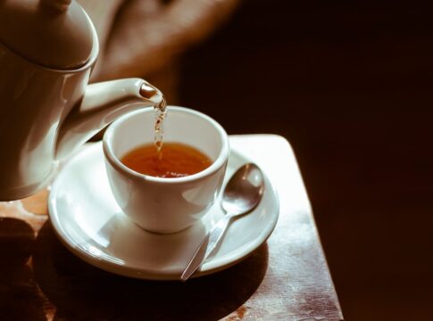 cha-anti-inflamatorio-ajuda-a-aliviar-sinusite-e-a-limpar-vias-aereas