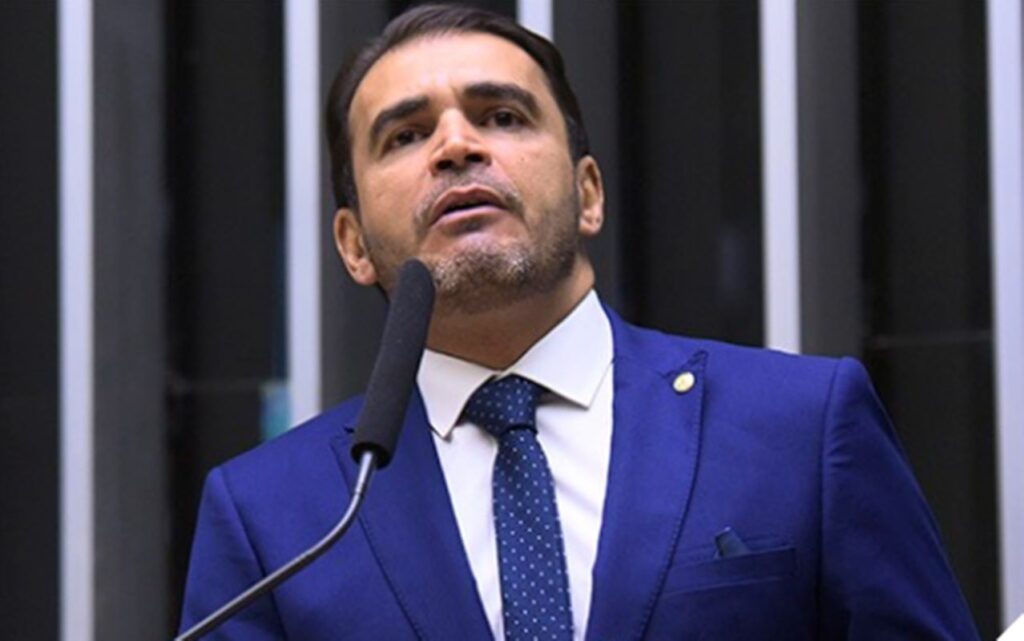 relator-quer-celeridade-em-acao-que-pode-cassar-eduardo-bolsonaro