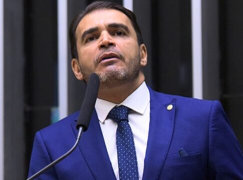 relator-quer-celeridade-em-acao-que-pode-cassar-eduardo-bolsonaro