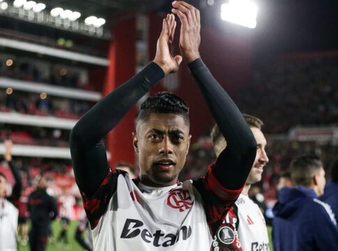 bruno-henrique-e-alvo-de-processo-de-conmebol-apos-gestos-obscenos
