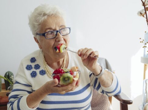 fruta-comum-ajuda-a-evitar-gordura-no-figado-e-faz-bem-aos-rins;-veja