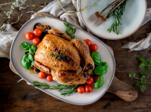 descubra-um-segredo-de-chef-para-deixar-o-peito-de-frango-suculento