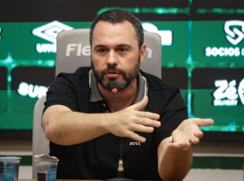 presidente-do-fluminense-diz-ter-ficado-surpreso-com-saida-de-renato