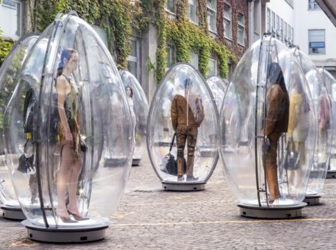 com-desfiles-saturados,-grifes-exploram-novos-formatos-de-apresentacao