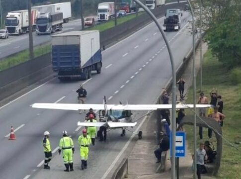 aviao-monomotor-faz-pouso-de-emergencia-na-regis-bittencourt