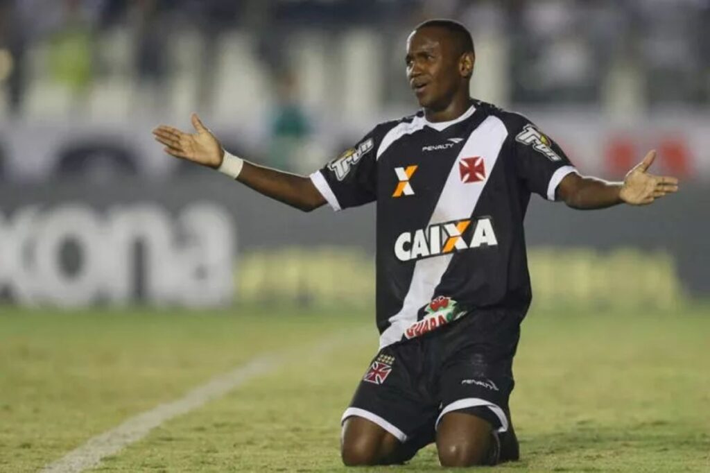 ex-atacante-do-vasco-volta-a-ser-detido-tres-meses-apos-sair-da-prisao