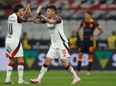 filipe-luis-elogia-arrascaeta-e-carrascal-no-jogo-contra-o-corinthians