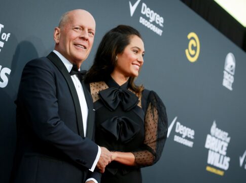 esposa-de-bruce-willis-desabafa-sobre-doenca-do-ator:-“um-longo-adeus”