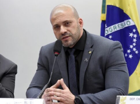 moraes-libera-daniel-silveira-ao-regime-aberto,-mas-impoe-condicoes