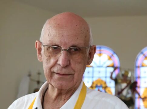 missa-celebrada-por-padre-lancellotti-tem-coro-de-“sem-anistia”
