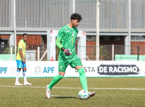 video:-filho-do-ex-goleiro-bruno-pega-penalti-em-jogo-do-brasil