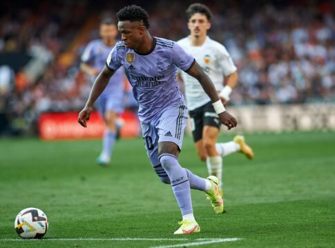 valencia-alega-dano-a-sua-imagem-e-processa-netflix-por-“baila,-vini”