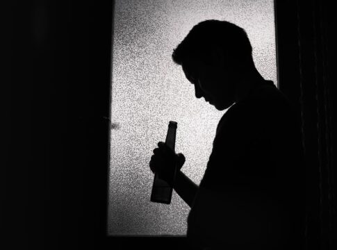 saude-publica:-mortes-por-alcoolismo-caem,-mas-internacoes-aumentam