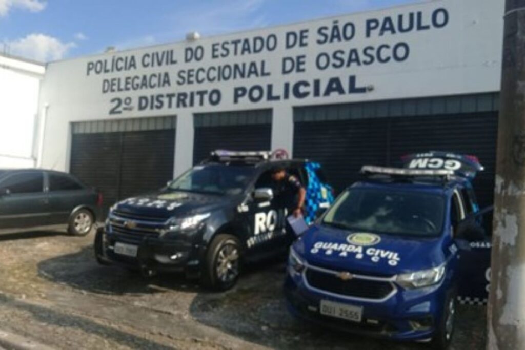 jovem-passa-por-cirurgia-no-labio-apos-ser-agredida-por-mulher-em-bar