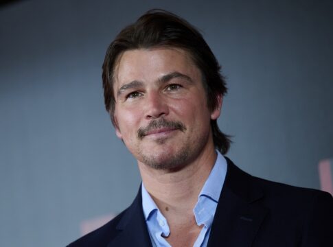 ator-de-oppenheimer-sofre-acidente-de-carro-apos-gravacoes-da-netflix