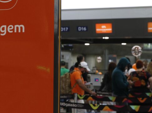 aeroporto-santos-dumont-fecha-para-limpeza-da-pista-apos-vazamento