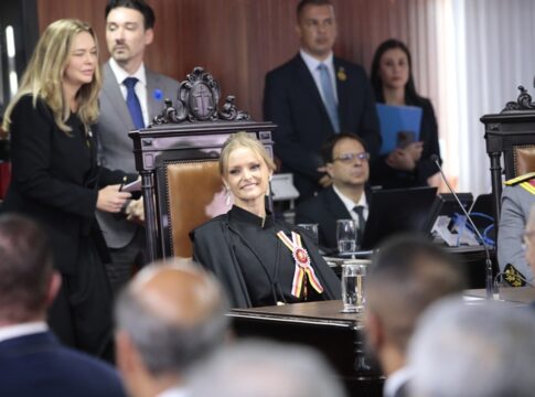 stm-da-posse-a-2a-ministra-mulher-em-217-anos