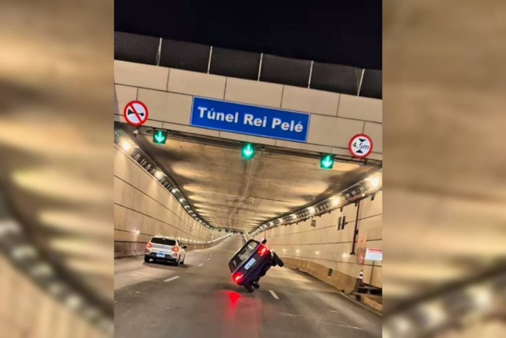destemido,-motorista-da-“role”-dentro-de-tunel-com-carro-sobre-2-rodas