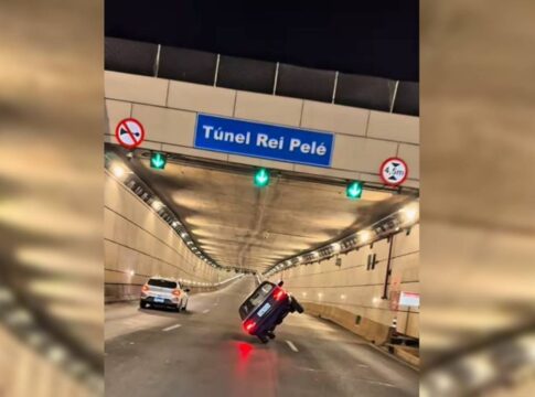 destemido,-motorista-da-“role”-dentro-de-tunel-com-carro-sobre-2-rodas