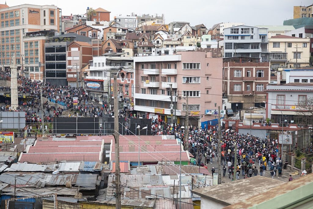 protestos-em-madagascar:-geracao-z-exige-saida-do-presidente