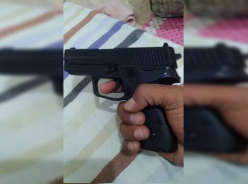 apos-levar-fora,-homem-persegue-e-ameaca-mulheres-com-arma