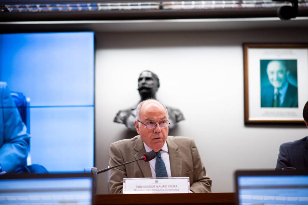 vieira-diz-que-aceno-de-trump-a-lula-mostra-“nova-disposicao”-dos-eua