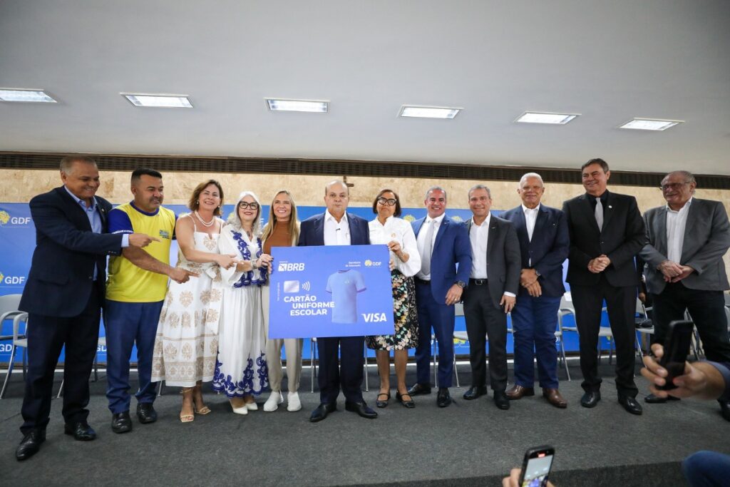 gdf-cria-cartao-que-da-r$-280-para-compra-de-uniforme-escolar;-entenda