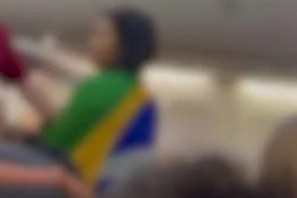 saiba-o-que-provocou-a-treta-da-mulher-expulsa-de-voo-com-passageiros