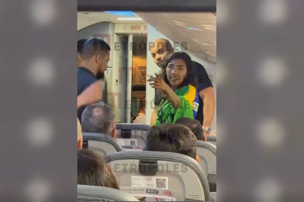 mulher-expulsa-de-voo-ja-havia-sido-tirada-de-aviao-antes-da-confusao