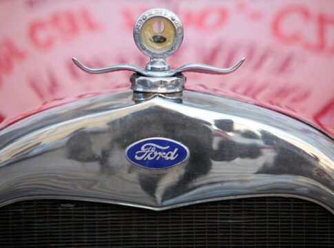 ford-diz-que-venda-de-carros-eletricos-pode-despencar-no-governo-trump