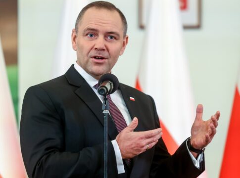 polonia-rejeita-exigencia-de-zelensky-sobre-navios-no-baltico