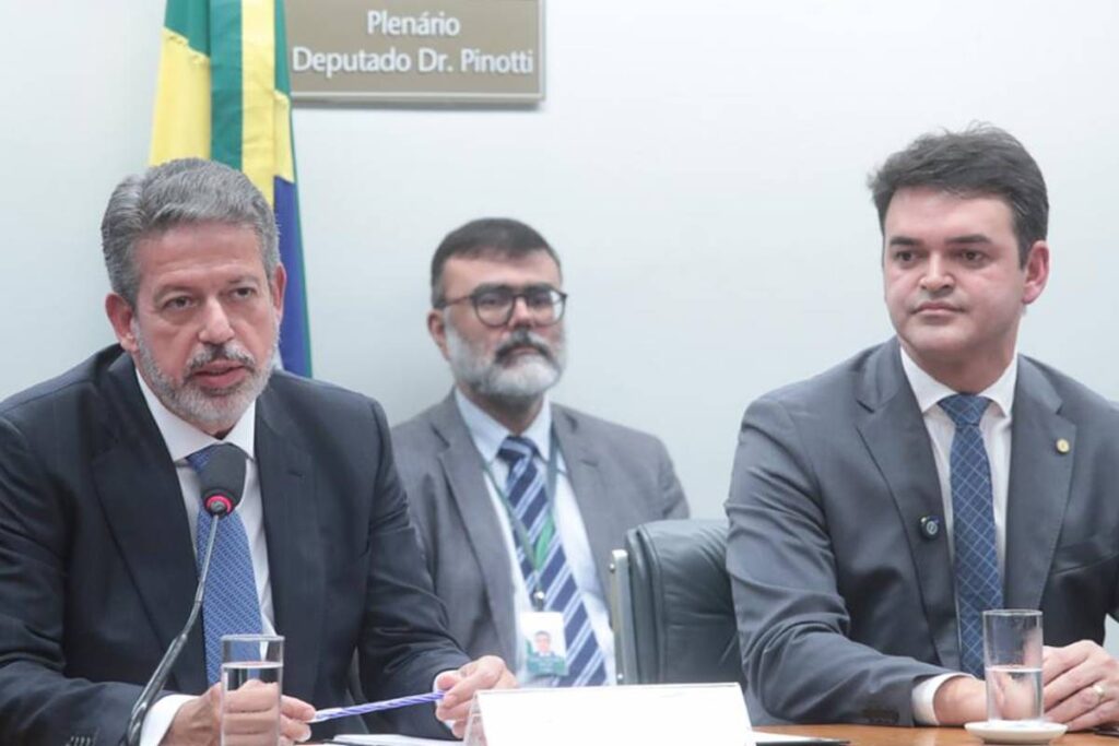 camara:-lira-altera-relatorio-do-imposto-de-renda.-confira-mudancas