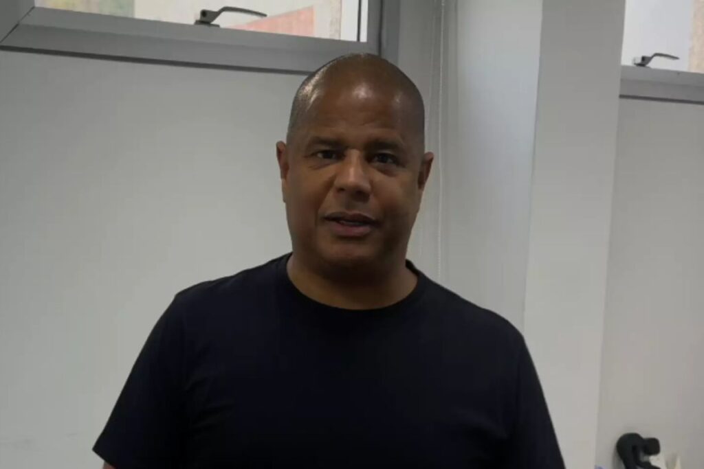 “parecia-gol-do-corinthians”,-diz-marcelinho-sobre-celular-recuperado