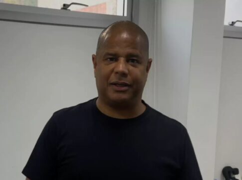 “parecia-gol-do-corinthians”,-diz-marcelinho-sobre-celular-recuperado
