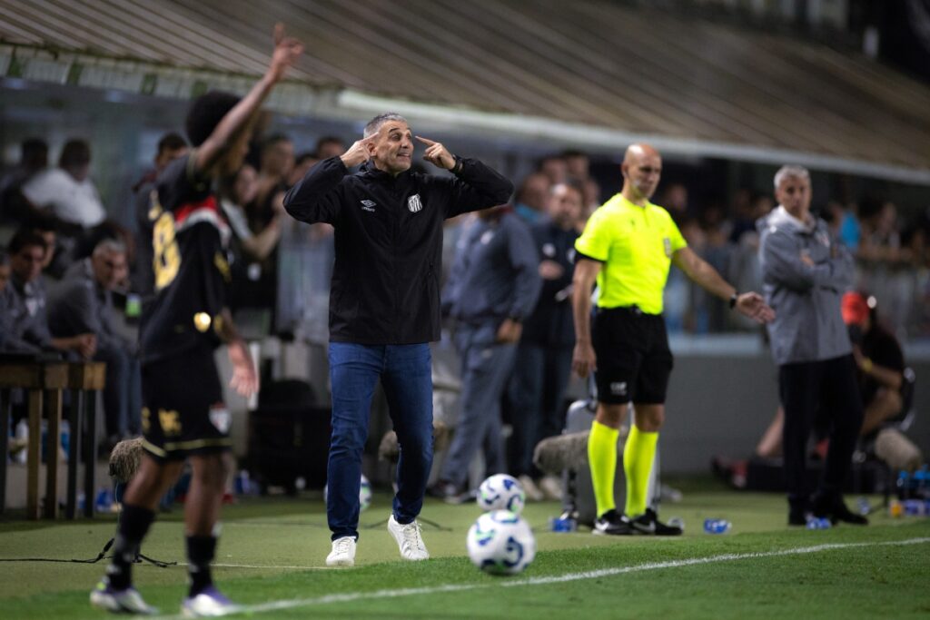 vojvoda-fala-sobre-efetividade-e-lamenta-empate-do-santos