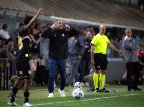 vojvoda-fala-sobre-efetividade-e-lamenta-empate-do-santos