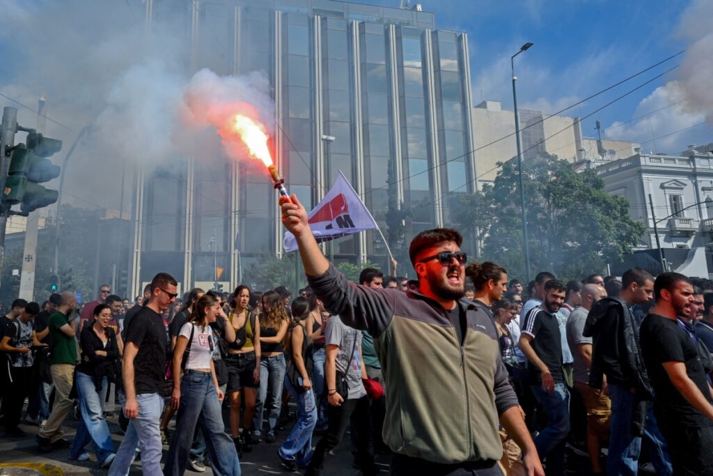 greve-paralisa-a-grecia-contra-projeto-que-amplia-jornada-de-trabalho