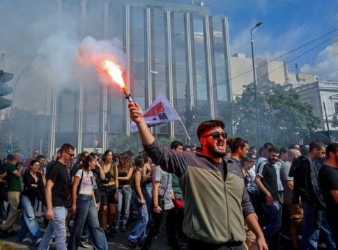 greve-paralisa-a-grecia-contra-projeto-que-amplia-jornada-de-trabalho