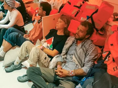 israel-diz-que-vai-deportar-ativistas-de-flotilha-humanitaria