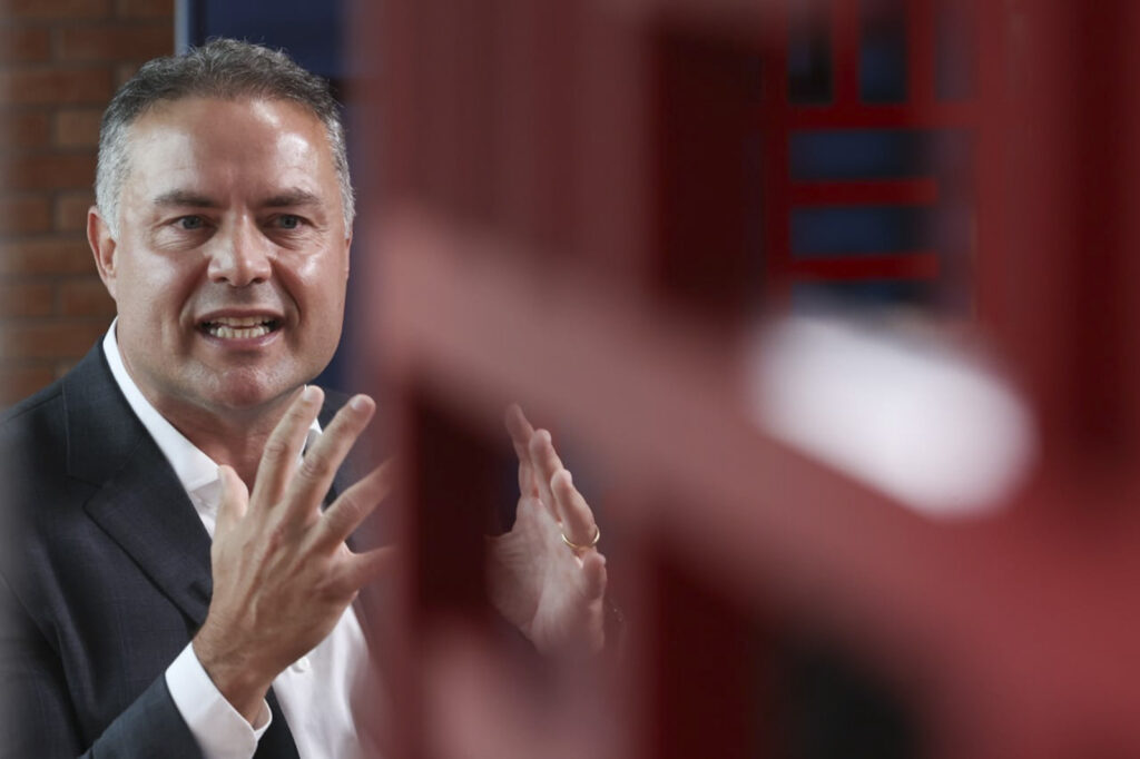 desburocratizacao-da-cnh-nao-fechara-autoescolas,-diz-ministro;-video