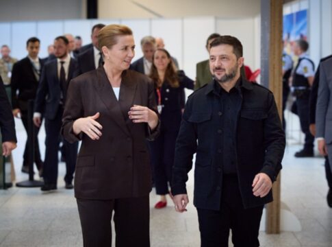zelensky-visita-dinamarca-e-leva-especialistas-em-abater-drones